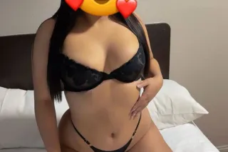 Sweet 😋, feminine, and with a ... - Image 1
