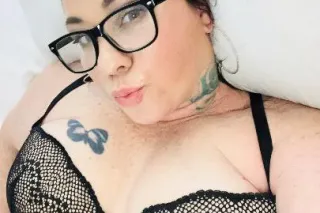 Curvy Brunette Playmate💋💕 - Image 6