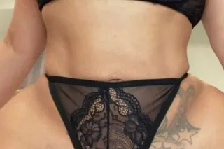 Latina with a big butt and nic... - Image 3
