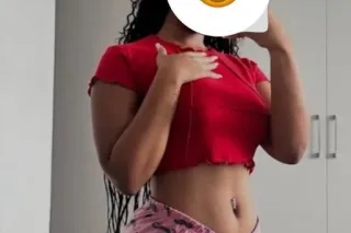 Latina girl to please your des... - Image 1