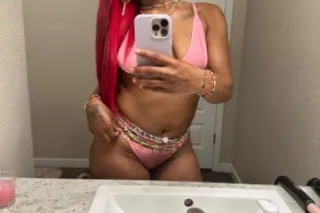 Brownskin Hottie Looking For F... - Image 1