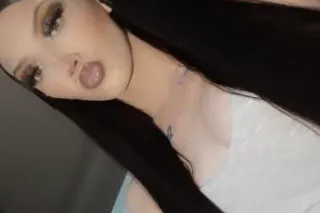 Pretty face 💸 - 23 - Image 1