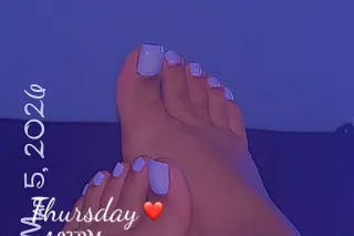 Pretty toes and a nice ass 😍😍 ... - Image 3