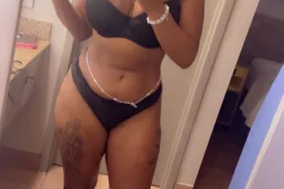 THICK CURV BEAUTYReal Deal Short time only - Image 9