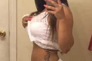 💙🌺 Visiting Asian With A Booty... - Image 1