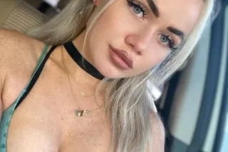 👅✨🍑💋 BLONDE ɯιƚԋ BENEFITS 💦😛😍🤩... - Image 1
