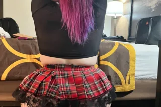 YOUR FAVORITE WHITE GIRL IN TO... - Image 4