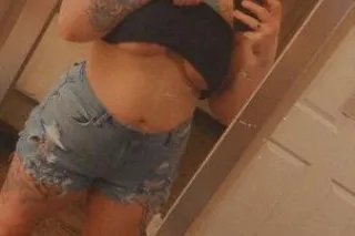 YOUR FAVORITE WHITE GIRL IN TO... - Image 1