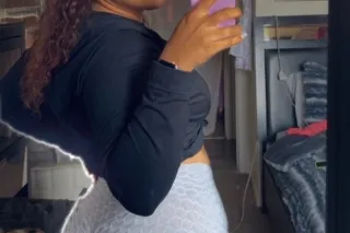 Cum get a bite of this HoneyyBunn 🫦 - Image 8