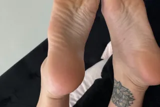 SUPERIOR WOMAN FOOT GODDESS - ... - Image 1