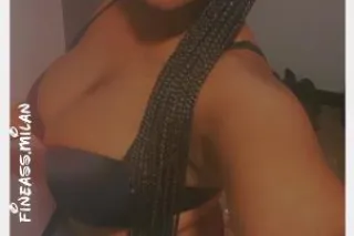 Thick ass fine bitch 😍 Wet ass pussy 🤪sloppy deepthroat ! - Image 8