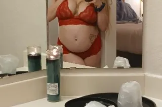 IM 8 MONTHS PREGNANT DOING VIDEO CHAT CALLS ALL DAY - Image 1
