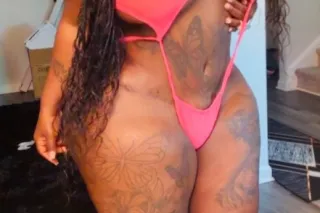 Baddest bitch with the biggest... - Image 2