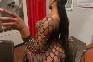 BORED❓💦 LATE NIGHT FUN💦❄LET ME COME KEEP U WARM❄💦 TIGHT WET PRETTY PUSSY😻💦 FAT ASS SMALL WAIST 💦PRETTY FACE🤩💦 - Image 5