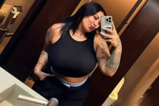 Incredible KISSER - 33 - Image 1