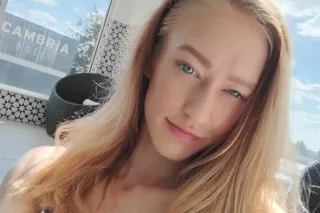 petite and ready to meet - Image 7