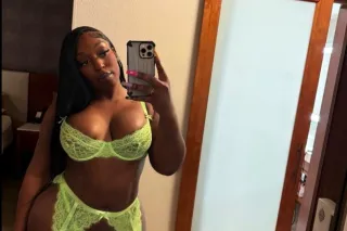 t foxie chocolate Ebony 🍑 t--s... - Image 1