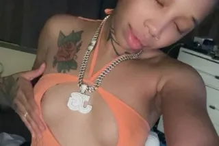 Eat my pussy or anal fuck my a... - Image 1