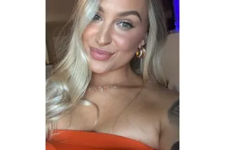 BUSTY BLONDE BOMBSHELL 💕🩷 - Image 11