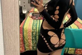 Content & Dinner dates & facetime shows & Shopping dates - Image 12