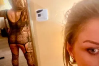 MILF Huge BOOBS BIG ASS TATTOOS FETISH FRIENDLY have a male assistant who can join - Image 7