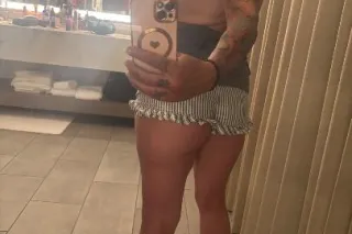 MILF Huge BOOBS BIG ASS TATTOOS FETISH FRIENDLY have a male assistant who can join - Image 8