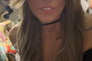 🍭🍬Seeking sugar daddy, open to... - Image 3