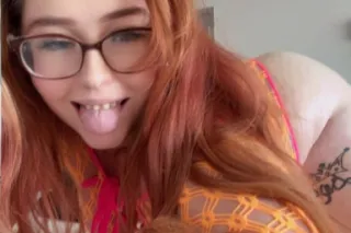 FAT ASS WHITE GIRL W/ THICK TH... - Image 4