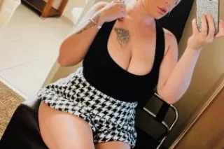 Sexy sweet girl 🎂 Lets Play 😗 - Image 1