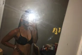 lookin for a slim thique, boujee, professional, well spoken, bad b*tch thats a lady in public but a freak in the sheets at home! look no further Im THAT girl😜🤫 - Image 10