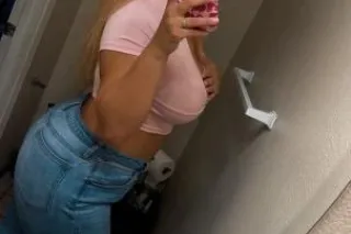 Puerto Rican Milf 💦 - Image 3