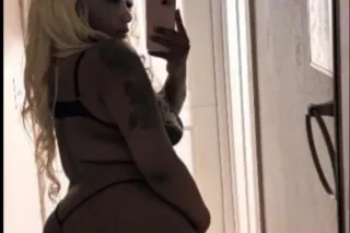 Prettiest face thicckest waist... - Image 2