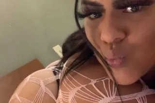 sexy latina mami - 21 - Image 1