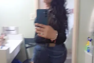 Beautiful Latina waiting to make all your fanta especiaĺ desies come true - Image 2
