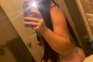 Thick White Snowbunny 🐇💦🔥 - Image 5