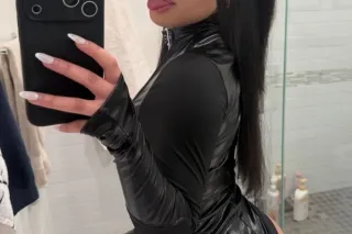 Latina estrechita y juegosa😈 -... - Image 3