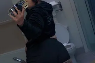 HIGHLY ADDICTIVE 🤪🍑 Cute Curvy... - Image 3