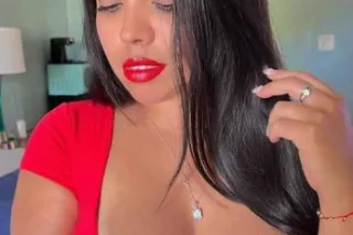 Latina ardientes curvas caliente y complaciente - Image 6
