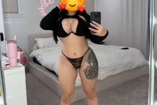 Latina available to enjoy and make you feel nice and enjoy with me daddy - Image 2