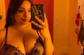 Eat my pussy or anal fuck my a... - Image 2