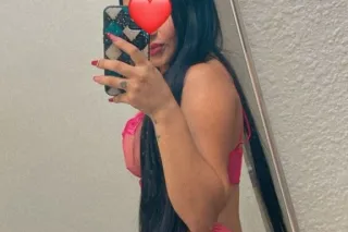New Latina in the love area 👅 ... - Image 3