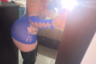 2GIRLS AVAILABLE 🖤🩵 PETITE PRI... - Image 1