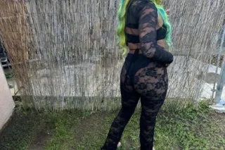 pretty petite freak 😏😋 - Image 1