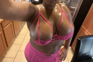 Your Favorite Distraction Just Posted 💋 - Image 4