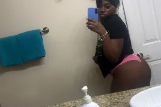 Pretty Brown Skin 💦 - Image 1