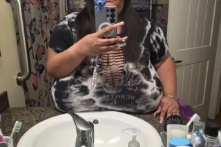 Available until 1 P.M. Let me cream on you. Busty Bombshell here at your service. - Image 5