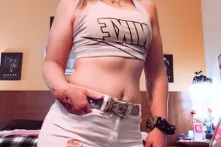 💕 Blonde Beauty With A Phat Bo... - Image 4