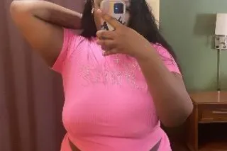 NEW in town 🫶🏾 SEXY THICK FINE... - Image 1