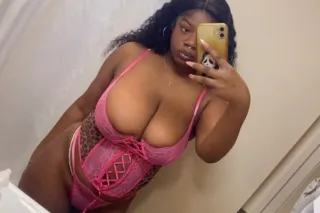 Your favorite distraction 💋 - ... - Image 2