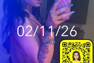 Cum let me turn you out daddy😉... - Image 1